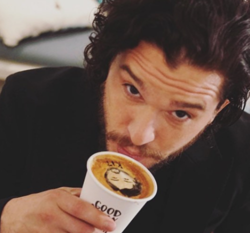 Πώς θα σου φαινόταν να έβλεπες τον Jon Snow στον cappuccino σου