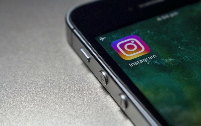 Instagram: Μπήκε το dark mode που όλοι περιμέναμε