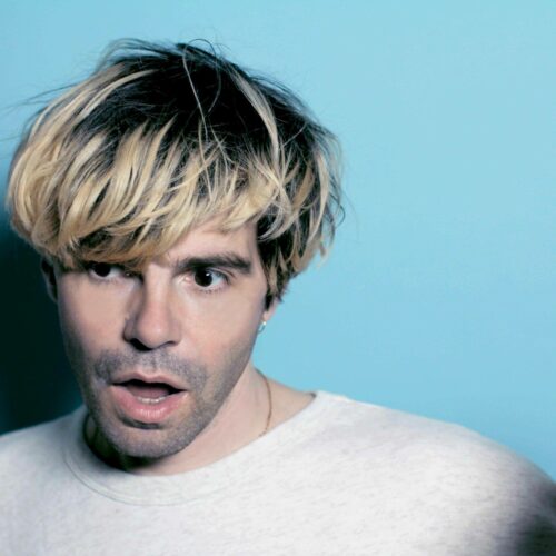 ΚΠΙΣΝ: Παρουσιάζει τον Tim Burgess