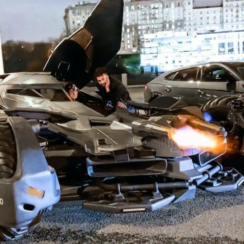 Βίντεο: Ένα Batmobile βγήκε στο δρόμο και προκάλεσε πανικό