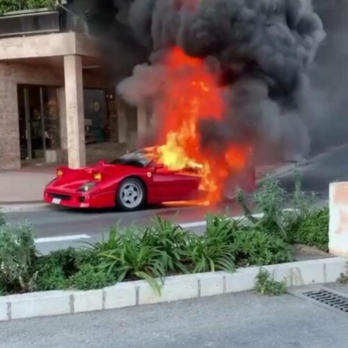 Αυτοκίνητο: Συλλεκτική Ferrari τυλίγεται στις φλόγες