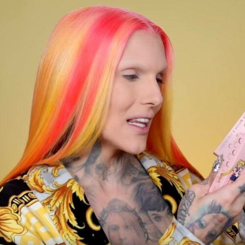 Jeffree Star: Δοκιμάζει τα νέα καλλυντικά της Sailor Moon