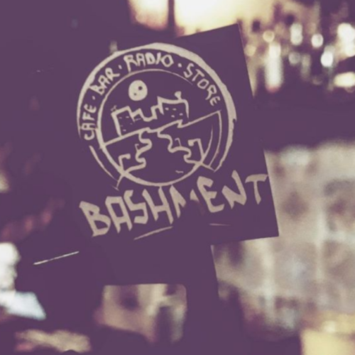 Bashment Ηλιούπολη: Το σούπερ παρεΐστικο Cafe Bar