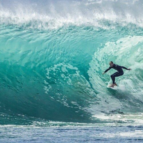 Αυτή είναι η μεγαλύτερη πισίνα για surf στον κόσμο