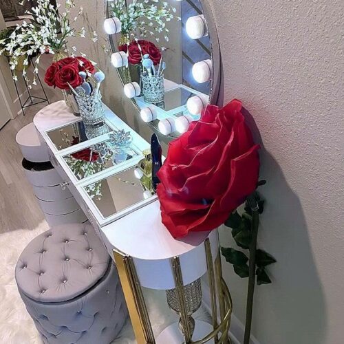 DIY κατασκευές: Πώς να φτιάξεις ένα Hollywood Vanity τραπέζι