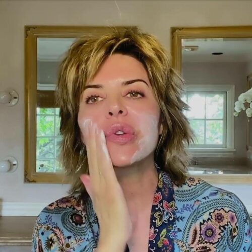 Vogue: H Lisa Rinna αποκαλύπτει τα μυστικά της ομορφιάς της