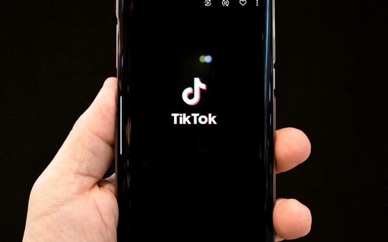 Tik Tok: Κλειδώνουν οι λογαριασμοί όσων είναι κάτω των 16 ετών