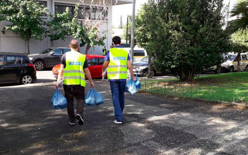 Streetworkers: Οι φύλακες άγγελοι των άστεγων στην Αθήνα