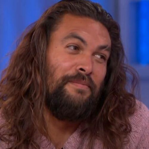 Ο super κούκλος Jason Momoa υπερασπίζεται τους λύκους!