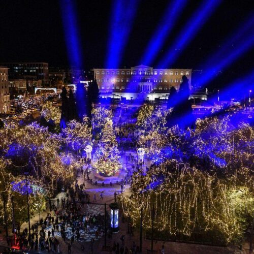 Χριστούγεννα Αθήνα: Στολίστηκε όλη η πόλη