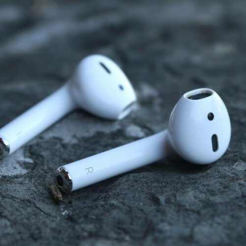 Καθάρισμα ακουστικών: Πώς να καθαρίσεις τα airpods