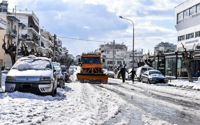 Χιόνια Αθήνα: Χάος άφησε πίσω της η κακοκαιρία