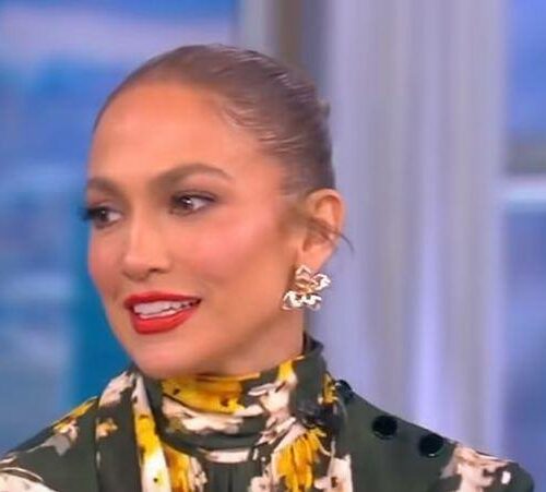 Η Jennifer Lopez φόρεσε ένα συγκλονιστικό νυφικό στη νέα της ταινία και πρέπει να το δεις!