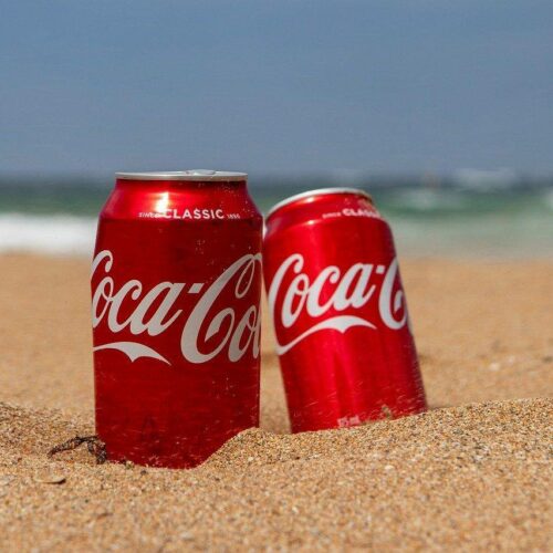 Coca Cola: Τι θα αλλάξει στα μπουκάλια έως το 2030