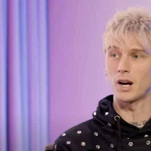 Machine Gun Kelly : Οι βδέλλες στην κοιλιά του