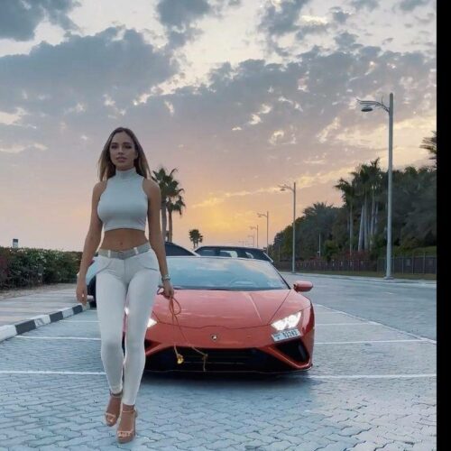 Lamborghini :Μοντέλο σέρνει όχημα με σχοινί