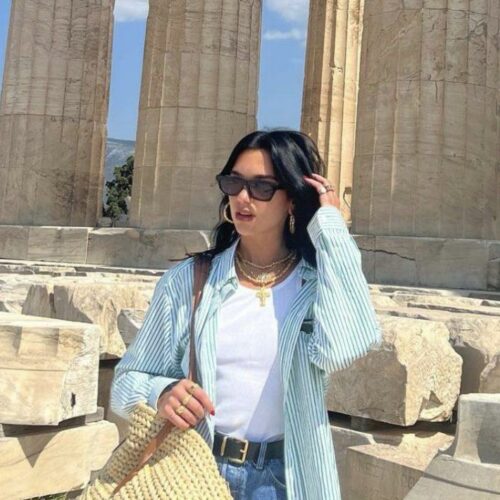 Dua Lipa: Το cool outfit για επίσκεψη στην Ακρόπολη (pic)