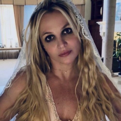 Britney Spears: Η στιγμή που χτυπά στο πρόσωπο (vid)