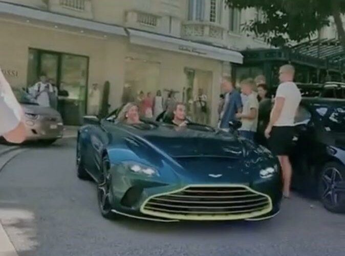 Στέφανος Τσιτσιπάς: Οι βόλτες με την Aston Martin v12