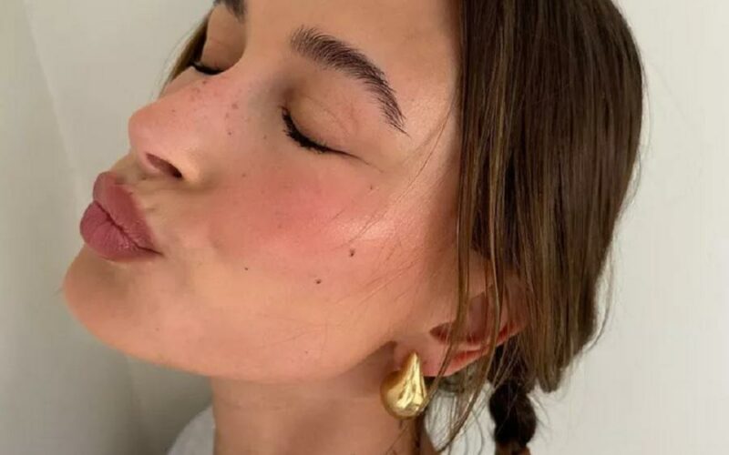 Hailey Bieber: Το strawberry makeup της