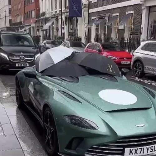 Aston Martin: Προστατεύει το όχημα του με ομπρέλες (vid)