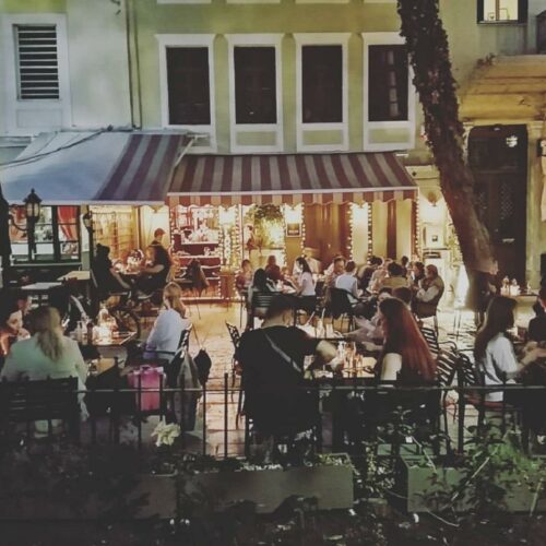 Μαγαζιά Αθήνα: Το Plakaki Cafe Bistrot κάτω από την Ακρόπολη