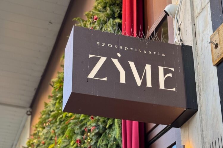 Zyme Zymospritzeria: Στην καρδιά του Πειραιά, στην Πλατεία Κοραή